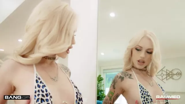 Глубоко трахнул блондинку с красивым телом