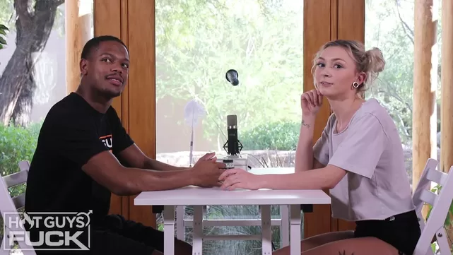 Худышка с маленькими сиськами хочет негра